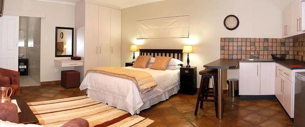 Lalapanzi Guest Lodge Port Elizabeth Exterior photo