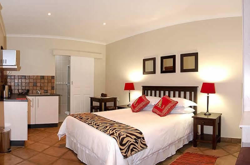 Lalapanzi Guest Lodge Port Elizabeth Exterior photo