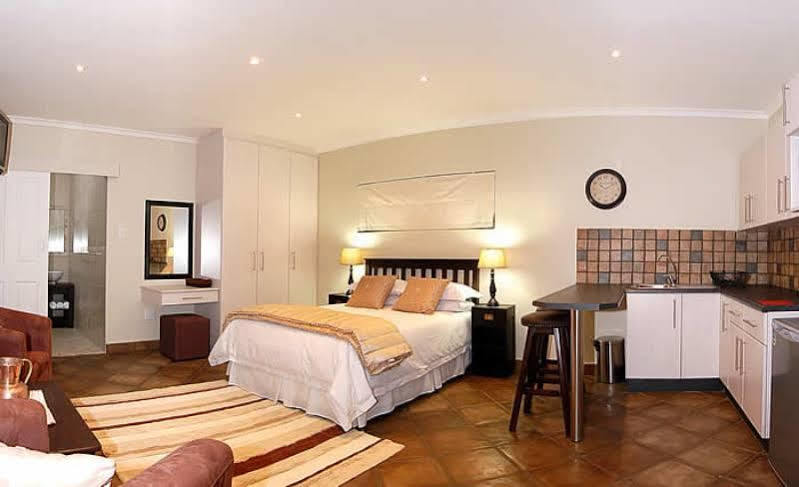 Lalapanzi Guest Lodge Port Elizabeth Exterior photo